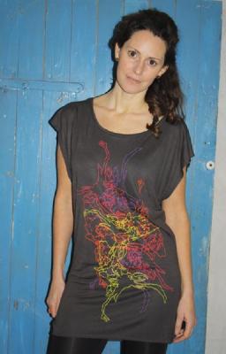 sort t-shirt med print